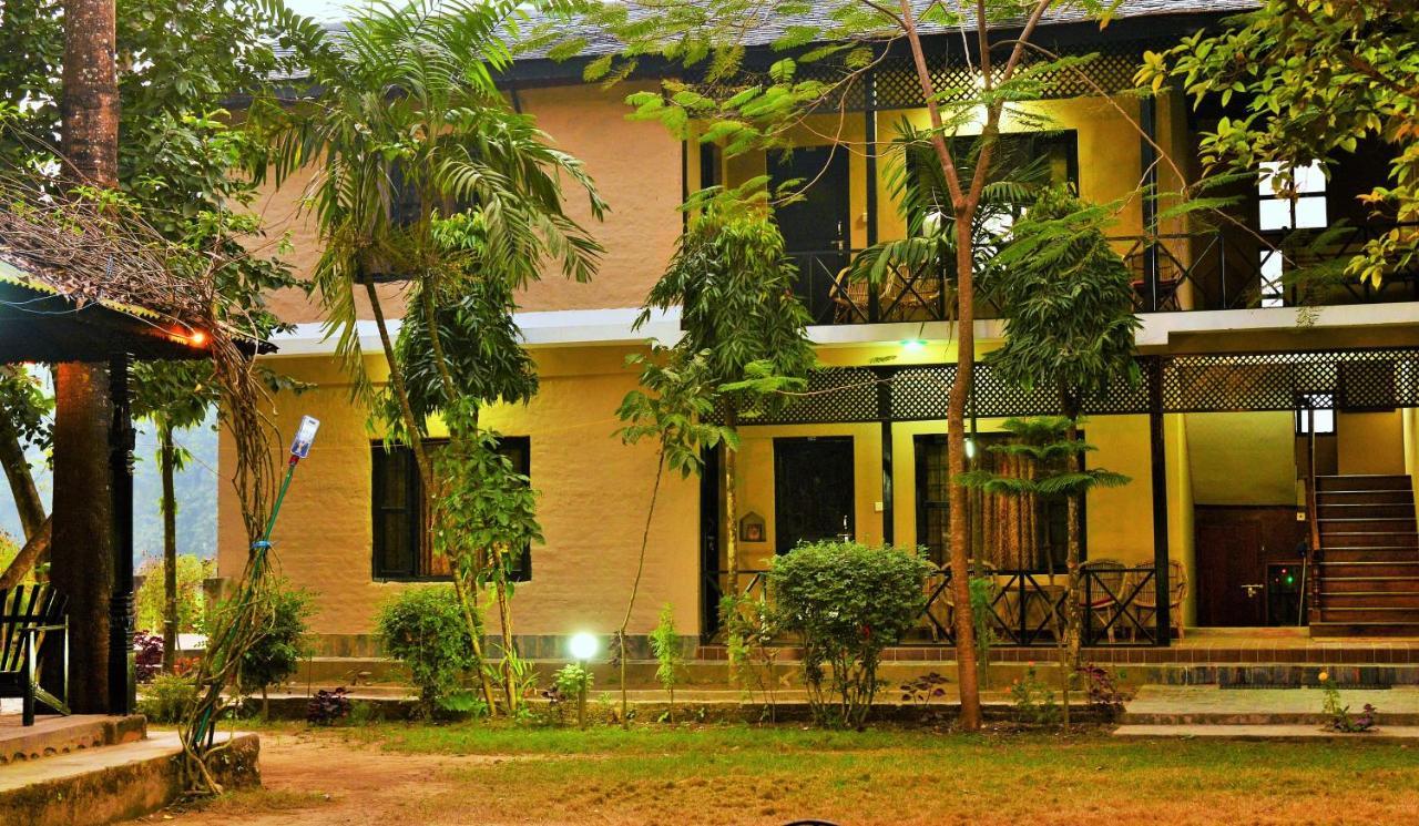 Hotel Parkside & Swimming Pool-Between Greenery And Azure ,Your Perfect Retreat Chitwan Exteriér fotografie