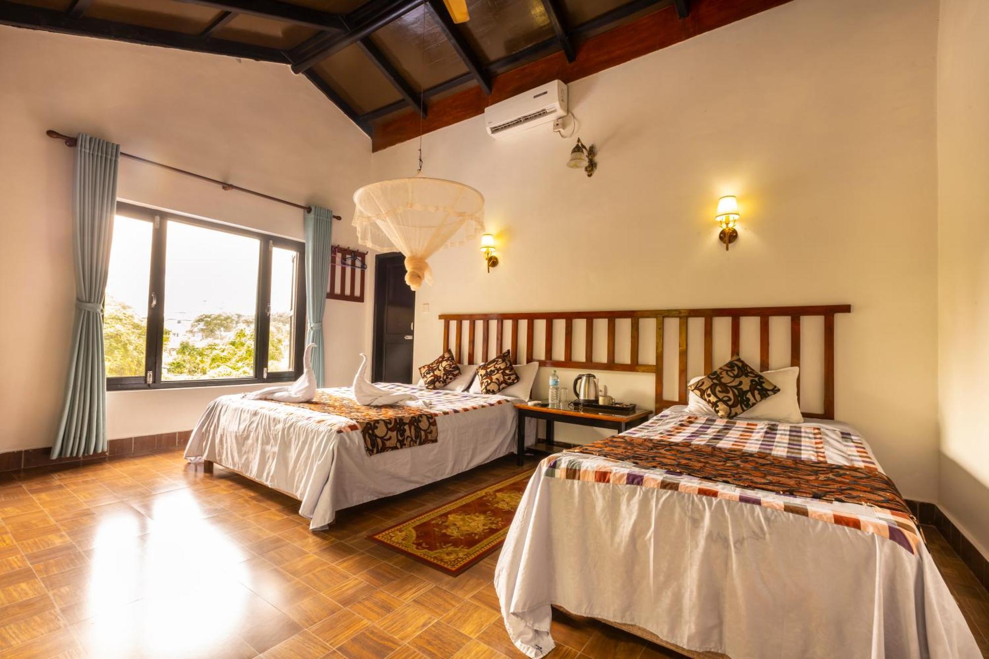 Hotel Parkside & Swimming Pool-Between Greenery And Azure ,Your Perfect Retreat Chitwan Exteriér fotografie