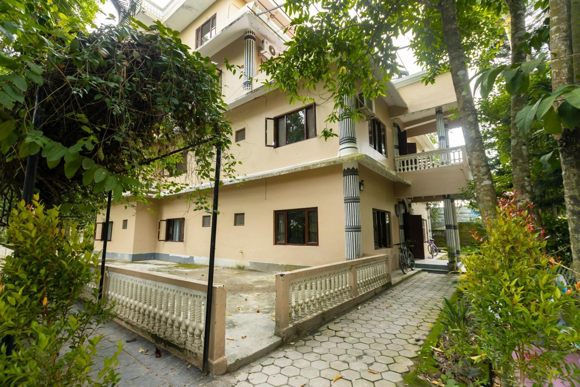 Hotel Parkside & Swimming Pool-Between Greenery And Azure ,Your Perfect Retreat Chitwan Exteriér fotografie