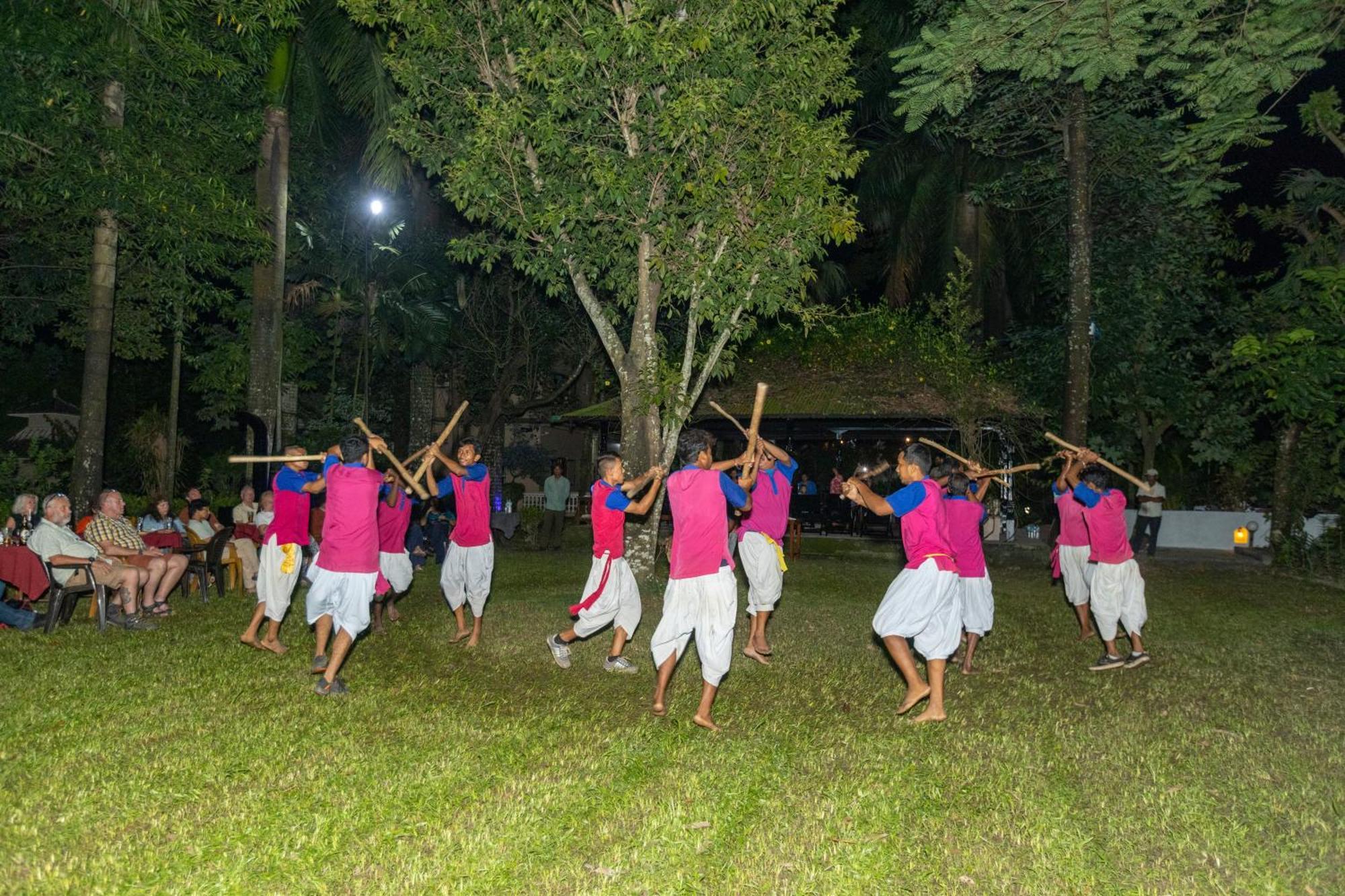 Hotel Parkside & Swimming Pool-Between Greenery And Azure ,Your Perfect Retreat Chitwan Exteriér fotografie