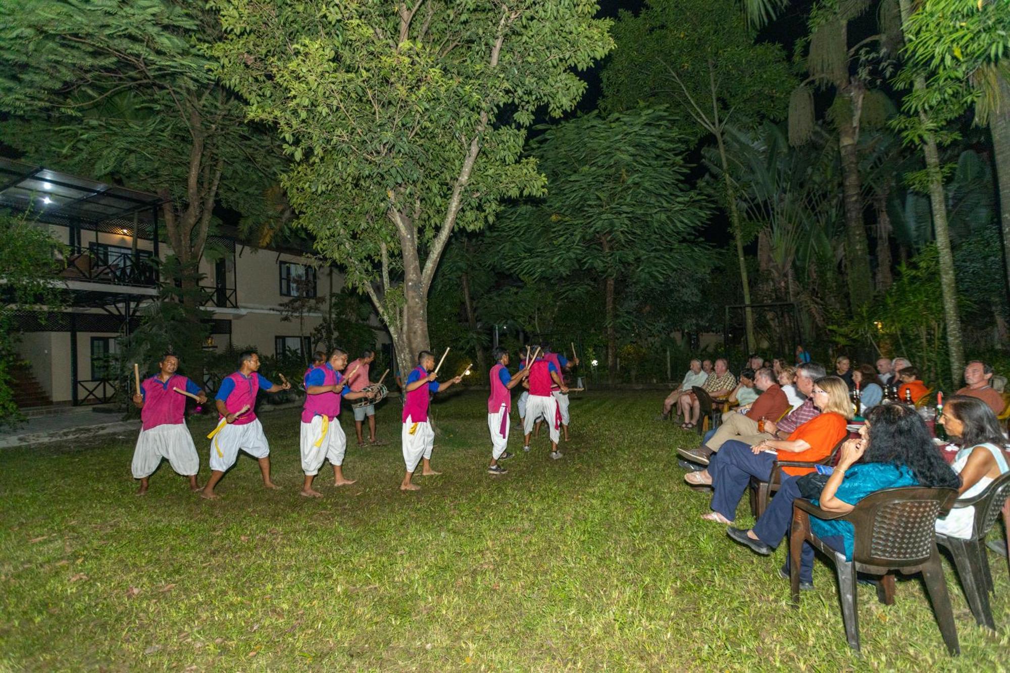 Hotel Parkside & Swimming Pool-Between Greenery And Azure ,Your Perfect Retreat Chitwan Exteriér fotografie