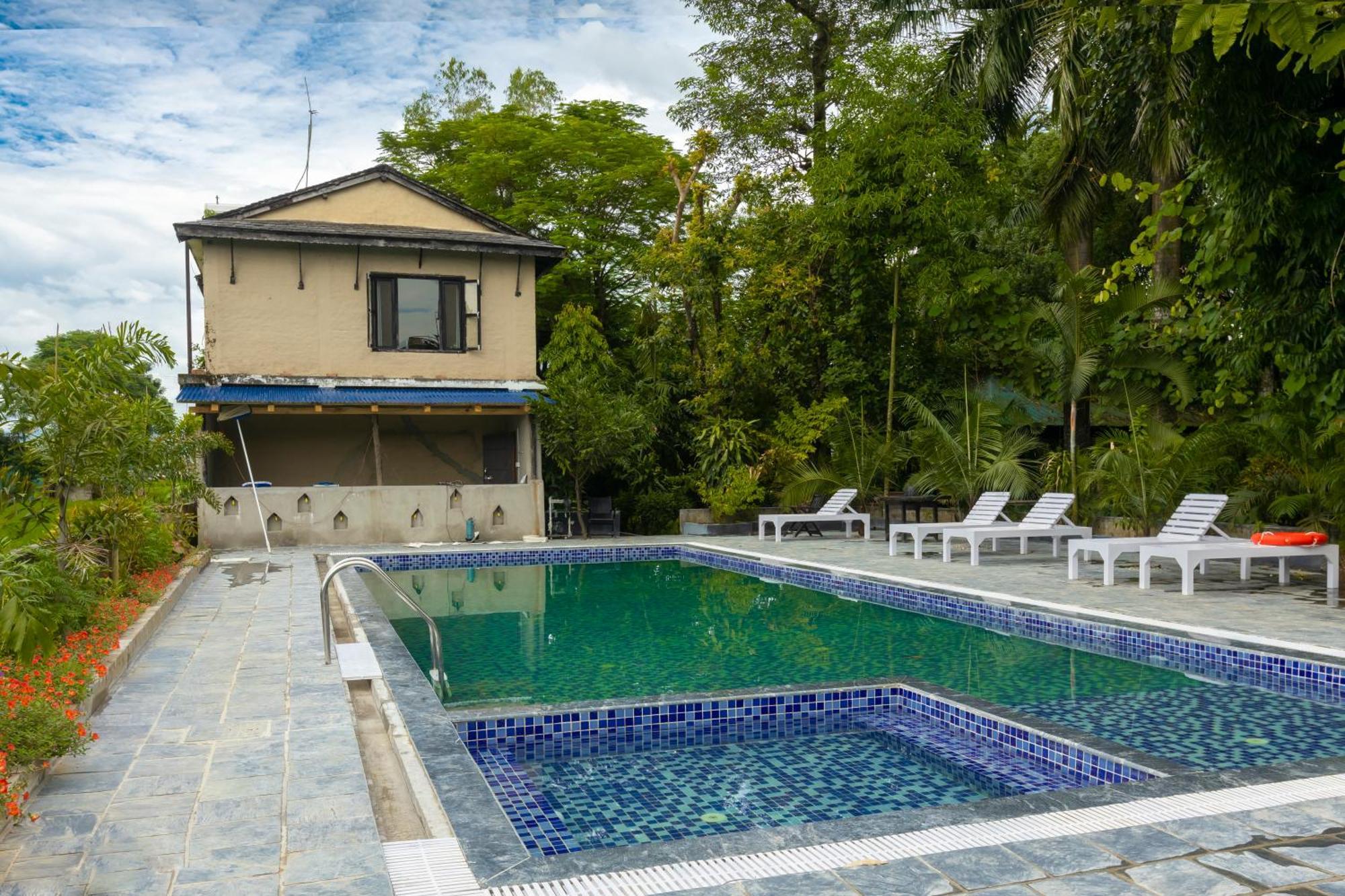 Hotel Parkside & Swimming Pool-Between Greenery And Azure ,Your Perfect Retreat Chitwan Exteriér fotografie
