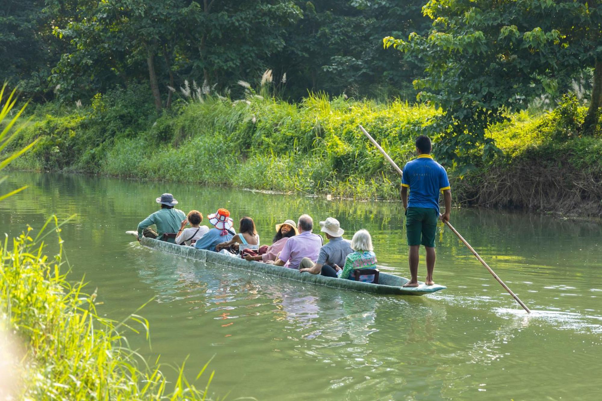 Hotel Parkside & Swimming Pool-Between Greenery And Azure ,Your Perfect Retreat Chitwan Exteriér fotografie