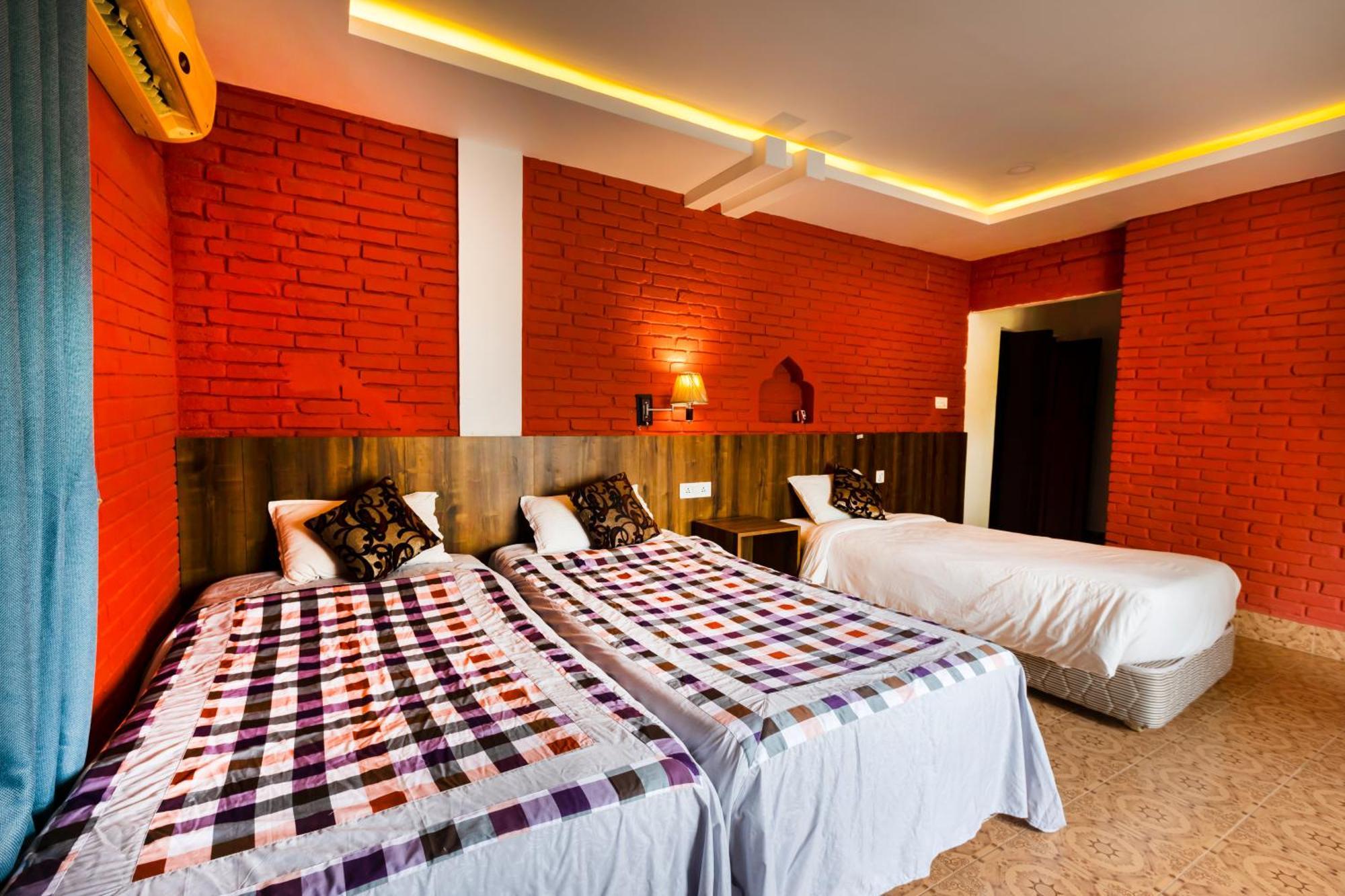Hotel Parkside & Swimming Pool-Between Greenery And Azure ,Your Perfect Retreat Chitwan Exteriér fotografie
