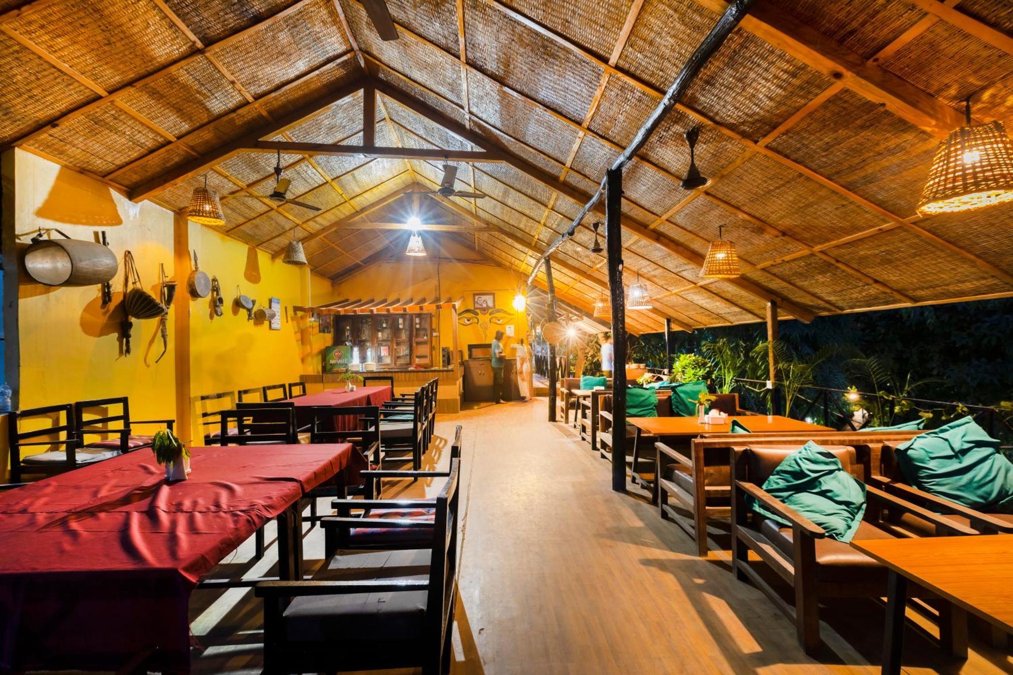Hotel Parkside & Swimming Pool-Between Greenery And Azure ,Your Perfect Retreat Chitwan Exteriér fotografie