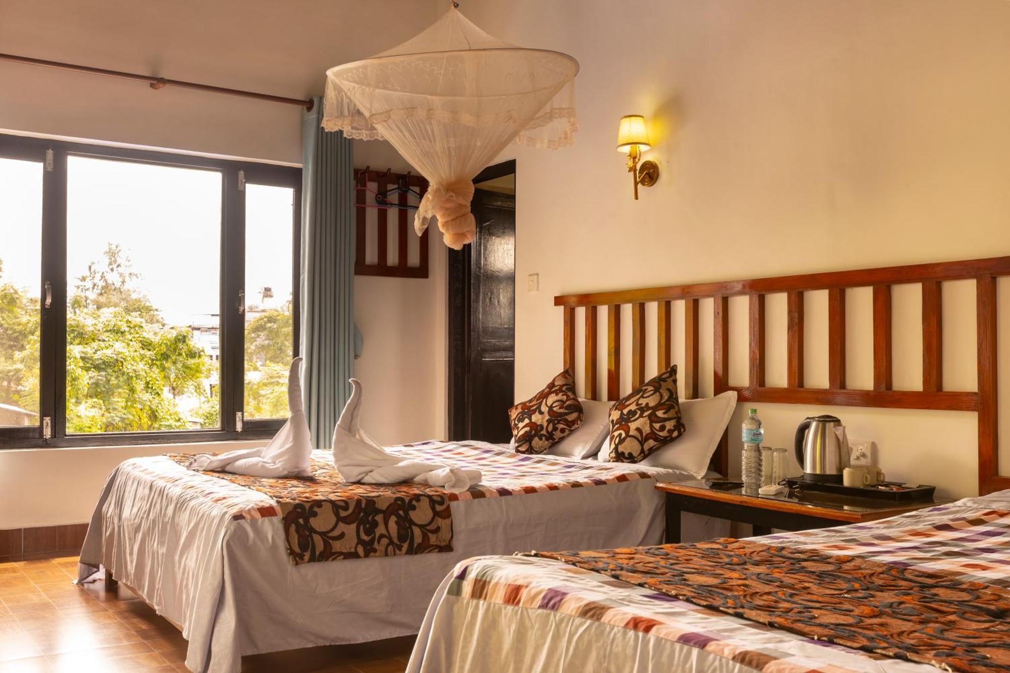 Hotel Parkside & Swimming Pool-Between Greenery And Azure ,Your Perfect Retreat Chitwan Exteriér fotografie