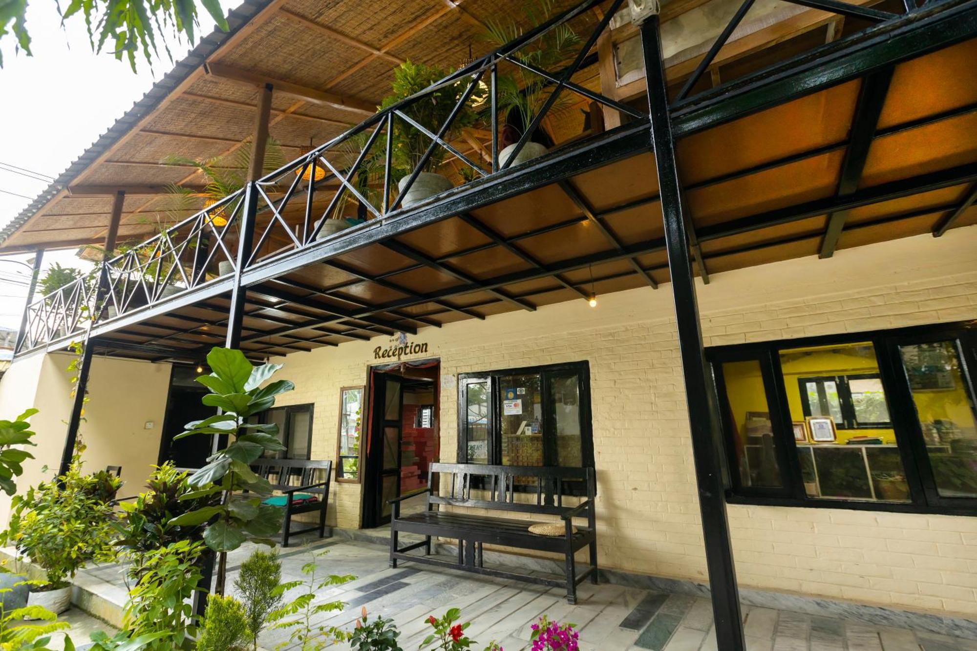 Hotel Parkside & Swimming Pool-Between Greenery And Azure ,Your Perfect Retreat Chitwan Exteriér fotografie