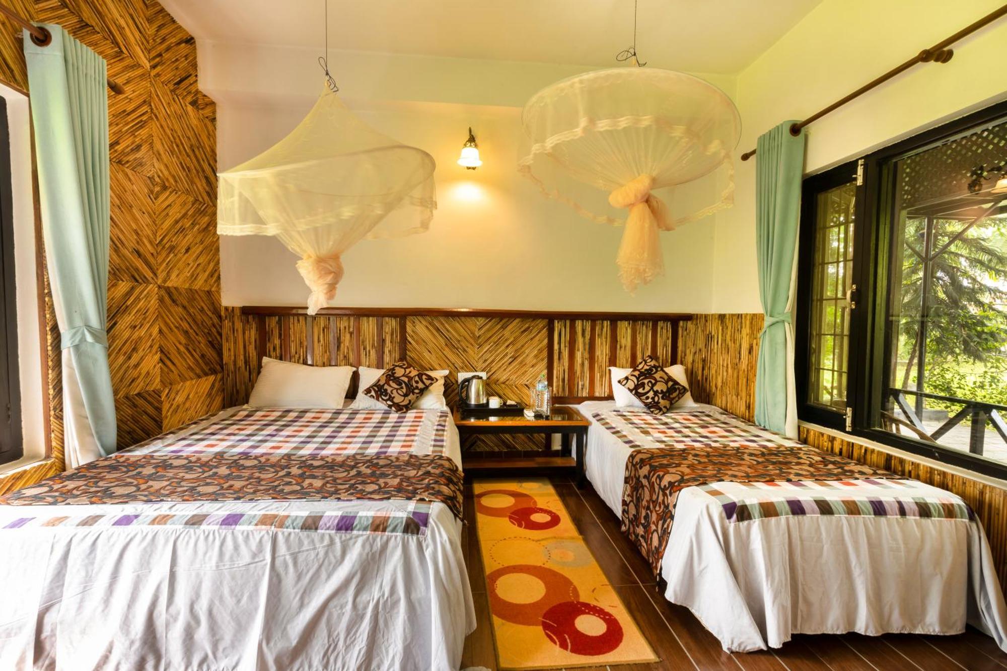 Hotel Parkside & Swimming Pool-Between Greenery And Azure ,Your Perfect Retreat Chitwan Exteriér fotografie