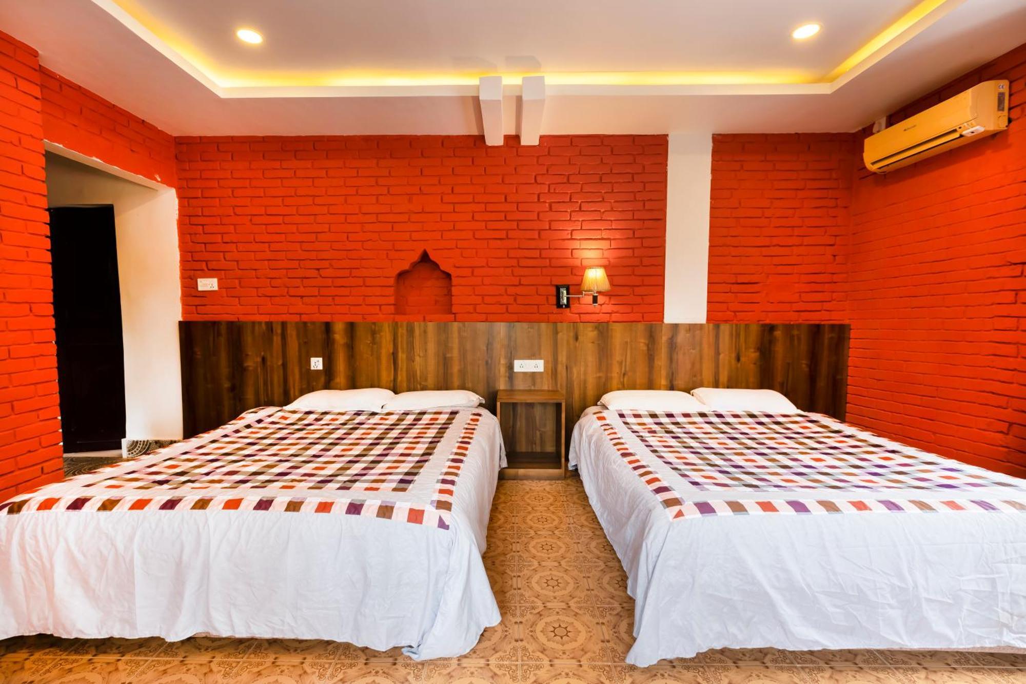 Hotel Parkside & Swimming Pool-Between Greenery And Azure ,Your Perfect Retreat Chitwan Exteriér fotografie