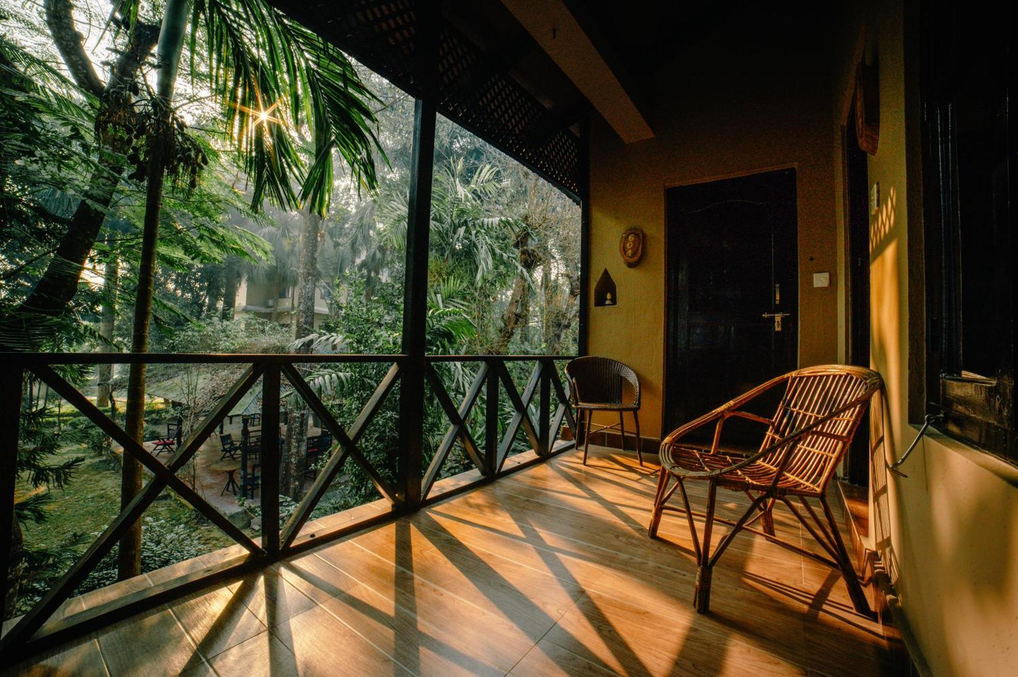 Hotel Parkside & Swimming Pool-Between Greenery And Azure ,Your Perfect Retreat Chitwan Exteriér fotografie