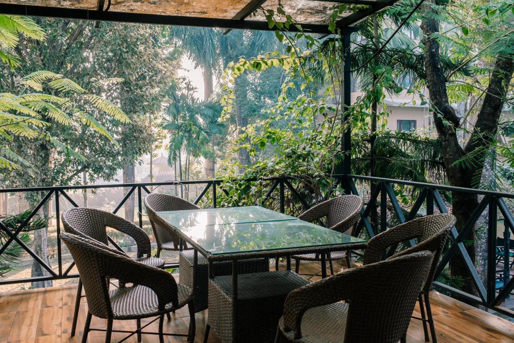 Hotel Parkside & Swimming Pool-Between Greenery And Azure ,Your Perfect Retreat Chitwan Exteriér fotografie