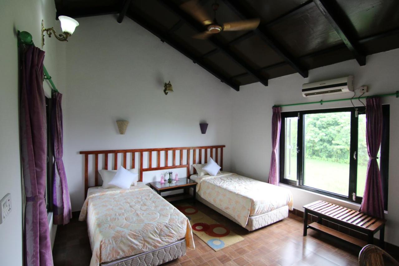 Hotel Parkside & Swimming Pool-Between Greenery And Azure ,Your Perfect Retreat Chitwan Exteriér fotografie